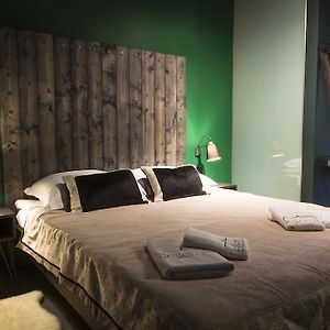 Deluxe One Bedroom Apartment